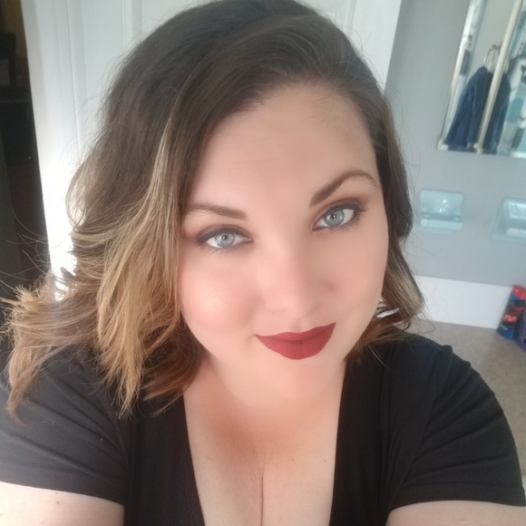 Meet your Posher, Ashley - Picture 1 of 1